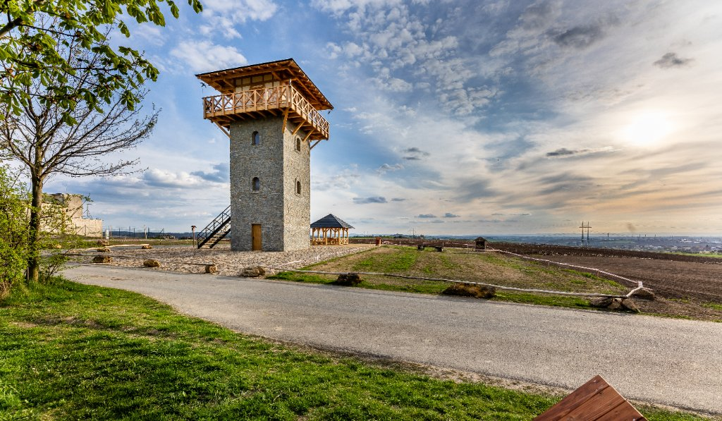 Rozhledna Tučín - Římská věž