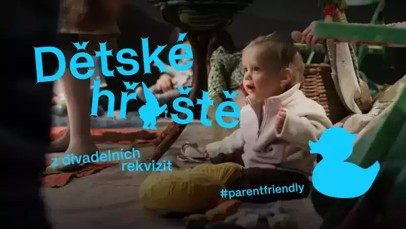 Dětské hřiště z divadelních rekvizit