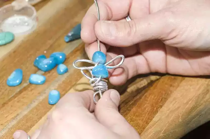 Tvoření s Rodinným centrem Provázek - andělé z drátu a korálků