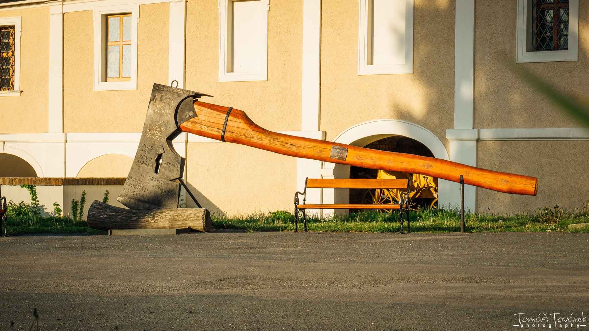 Zámek Konice s expozicí řemesel a sbírkou seker