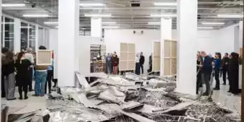 Dernisáž / komentovaná prohlídka / křest katalogu: Za Pultem (Behind the Counter)