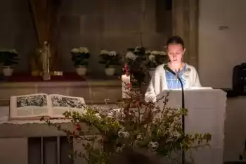 Čtení Bible v průběhu 24 hodin