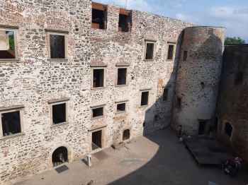 NOVOROČNÍ VÝSTUP NA HRAD HELFŠTÝN