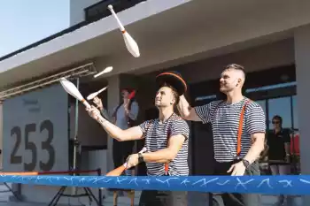 Příchod kejklířů