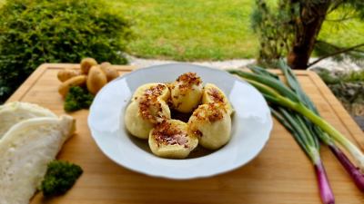 Bramborové knedlíky se slaninou